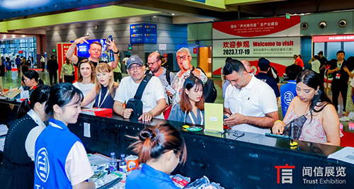 喜報(bào)！今天盛大開幕！首日到場(chǎng)觀眾破萬！快來圍觀！